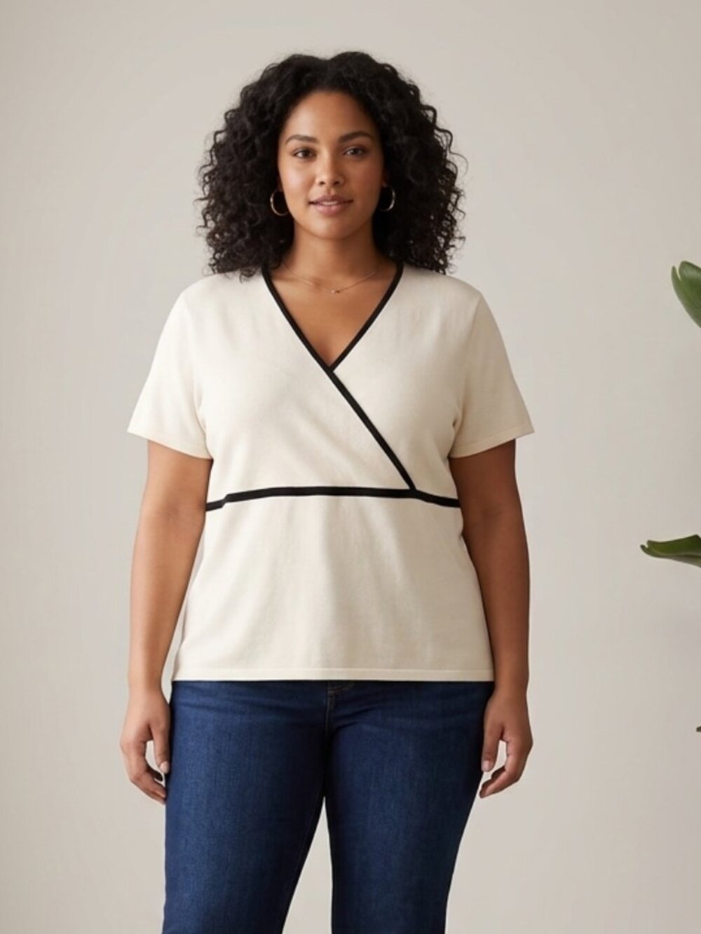 Nygard Off-white with black accent V neck Tshirt XL BNWT